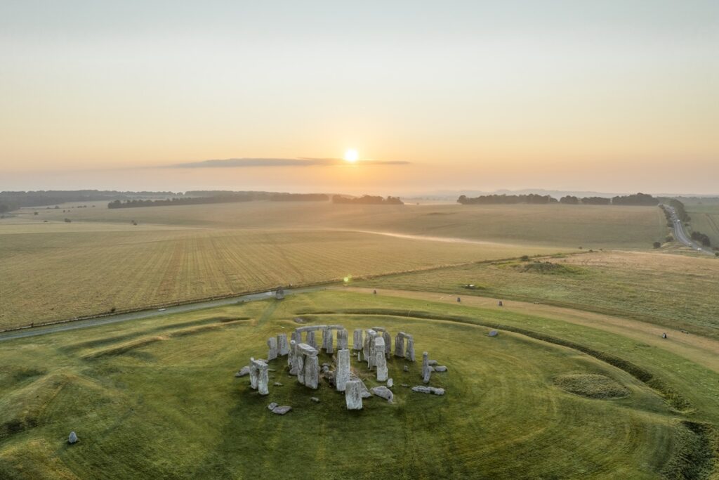 stonehenge:-pedra-do-altar-foi-carregada-por-mais-de-700km,-diz-estudo