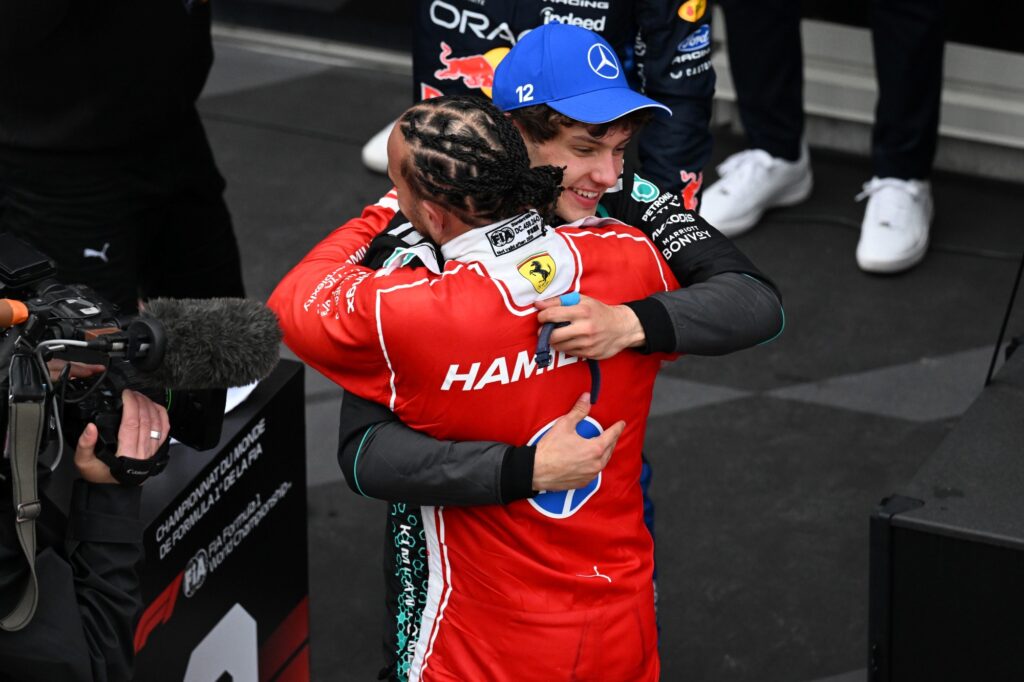 hamilton-inverte-roteiro-da-f1-e-se-rende-ao-talento-de-antonelli