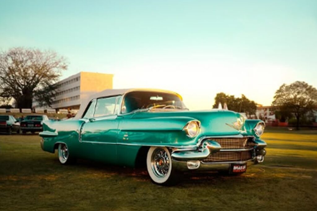 festival-brasilia-sobre-rodas-reune-carros-antigos-e-esportivos-no-df