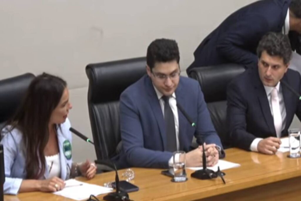 deputados-batem-boca-em-comissao:-“mentir-para-fazer-video”.-veja-video
