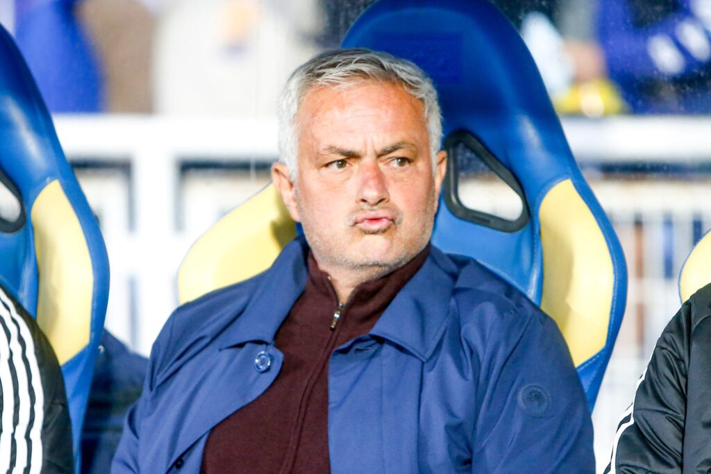 mourinho-desembarca-em-madri-para-treinar-o-real,-diz-jornal-espanhol