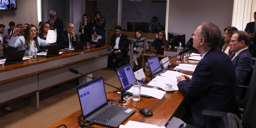 Senadores criticam falta de dados sobre socorro bilionário ao BRB senadores-criticam-falta-de-dados-sobre-socorro-bilionario-ao-brb