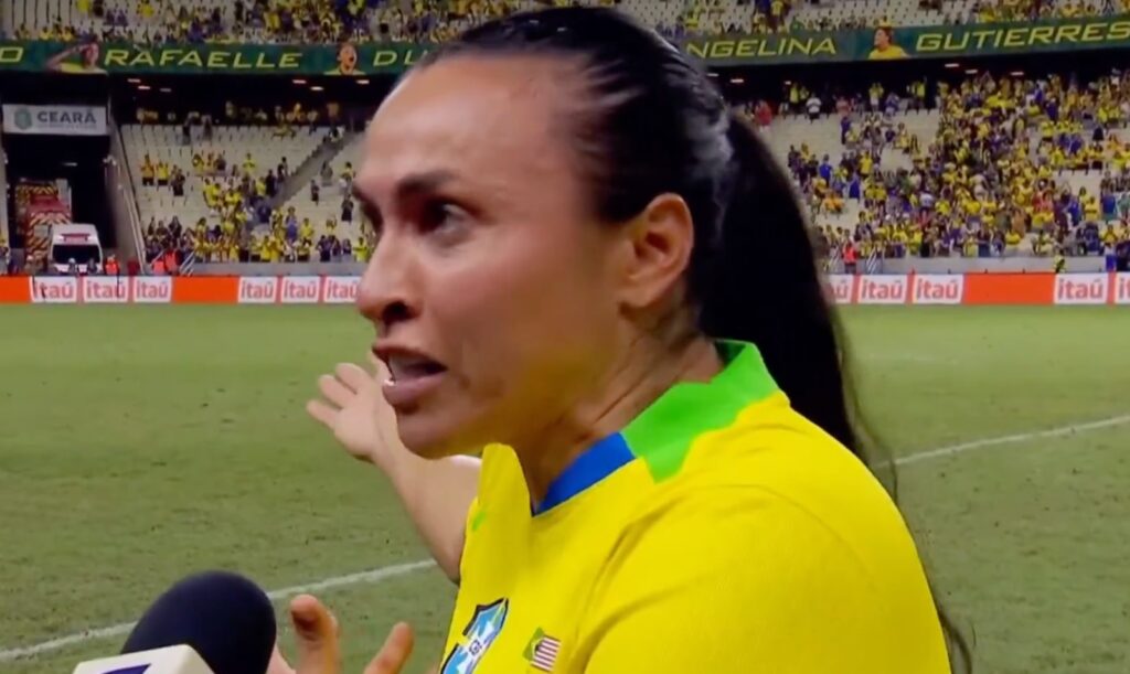 marta-se-revolta-com-arbitra-em-jogo-contra-eua:-“nao-pode-acontecer”