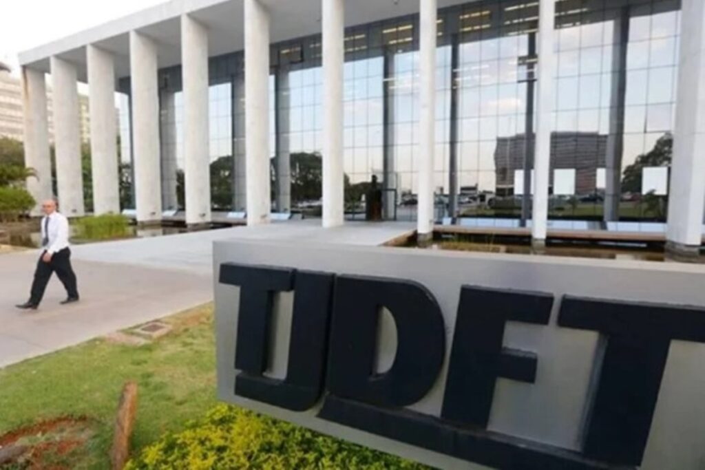 justica-condena-condominio-a-indenizar-menino-que-apanhou-de-porteiro