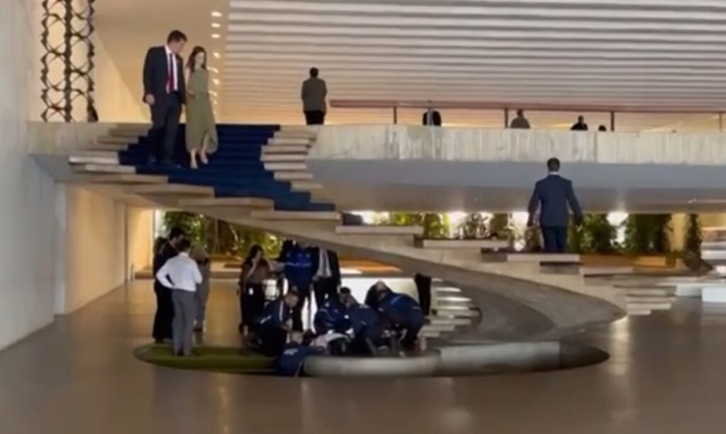 conselheiro-cai-de-escada-do-palacio-itamaraty,-em-brasilia