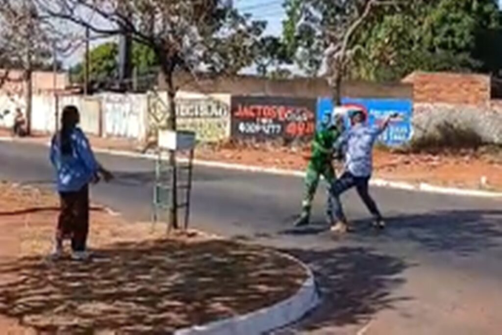 coletores-sao-agredidos-por-morador-irritado-com-caminhao-de-lixo