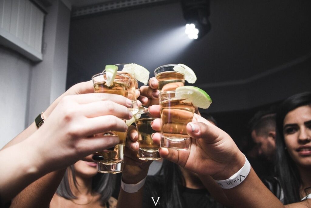 tequila-adulterada-deixa-4-mortos-e-38-intoxicados-apos-festa-no-mexico