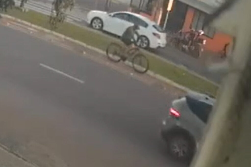 ciclista-morre-apos-atingir-mulheres-que-batiam-foto-na-ciclofaixa