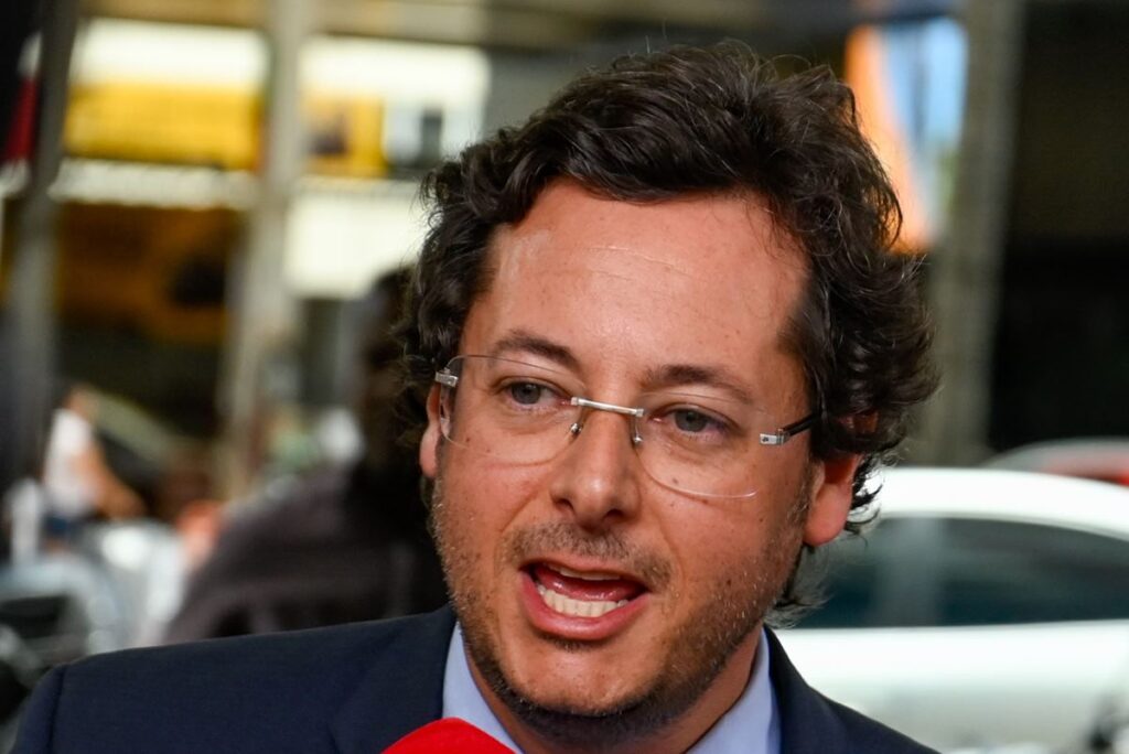 apos-queda-de-flavio-bolsonaro-na-quaest,-wajngarten-alerta:-“acordem”