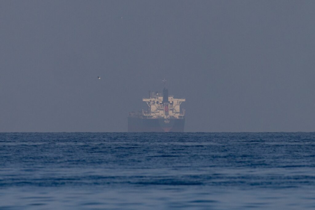 petroleiros-usam-rota-arriscada-para-contornar-bloqueio-em-ormuz