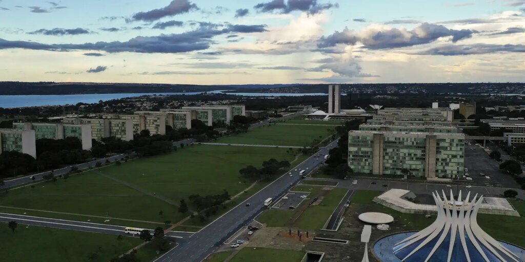 Governo define horário de expediente em jogos do Brasil na Copa governo-define-horario-de-expediente-em-jogos-do-brasil-na-copa