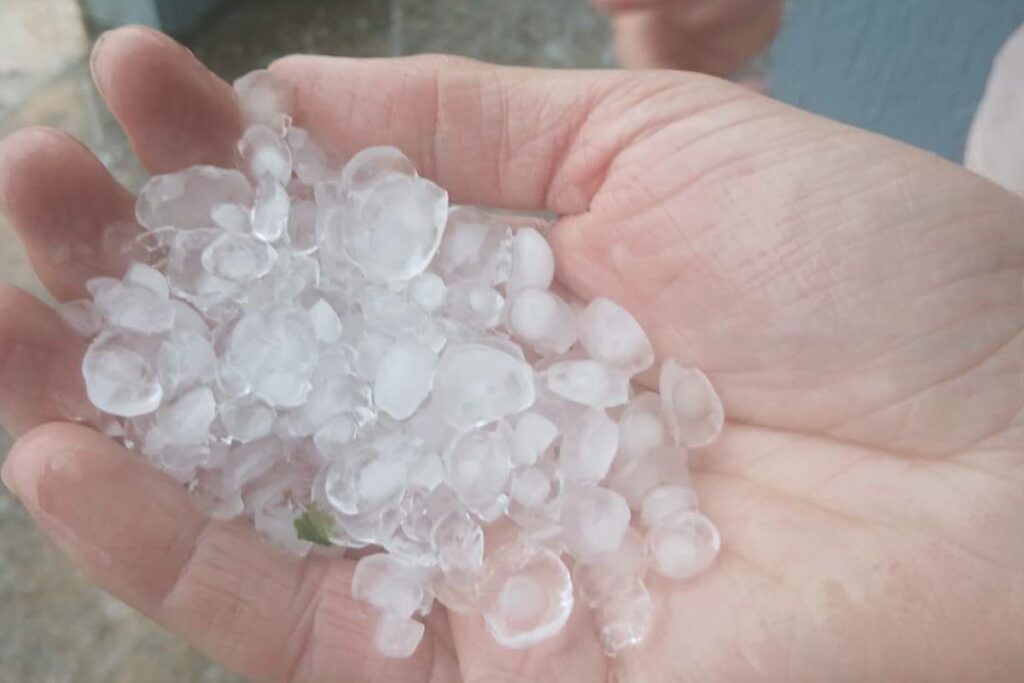 chuva-com-granizo:-745-municipios-de-mg-estao-sob-alerta;-veja-lista