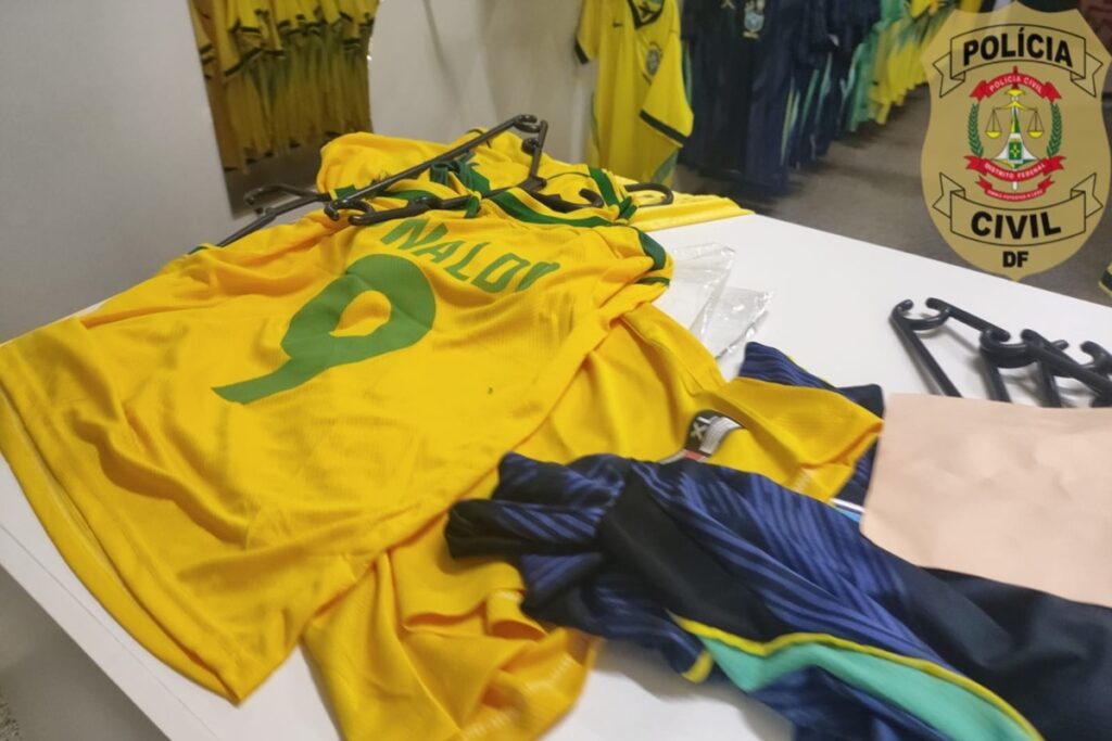 copa-do-mundo:-uma-tonelada-de-camisas-falsas-sao-apreendidas-pela-pcdf