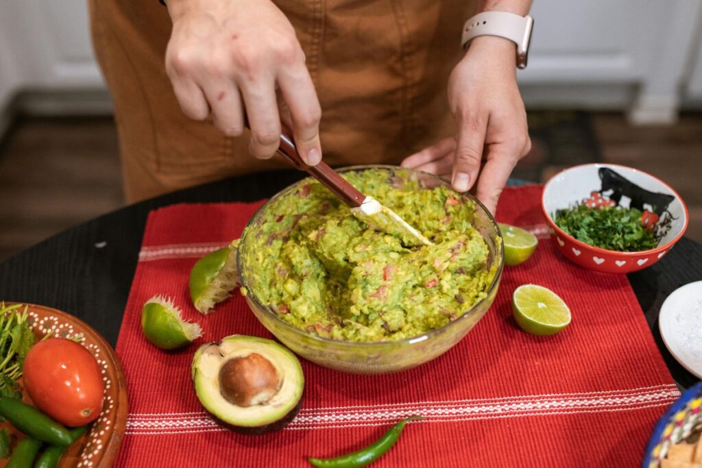 inspirado-na-vitoria-do-mexico,-que-tal-fazer-um-guacamole-no-jantar?