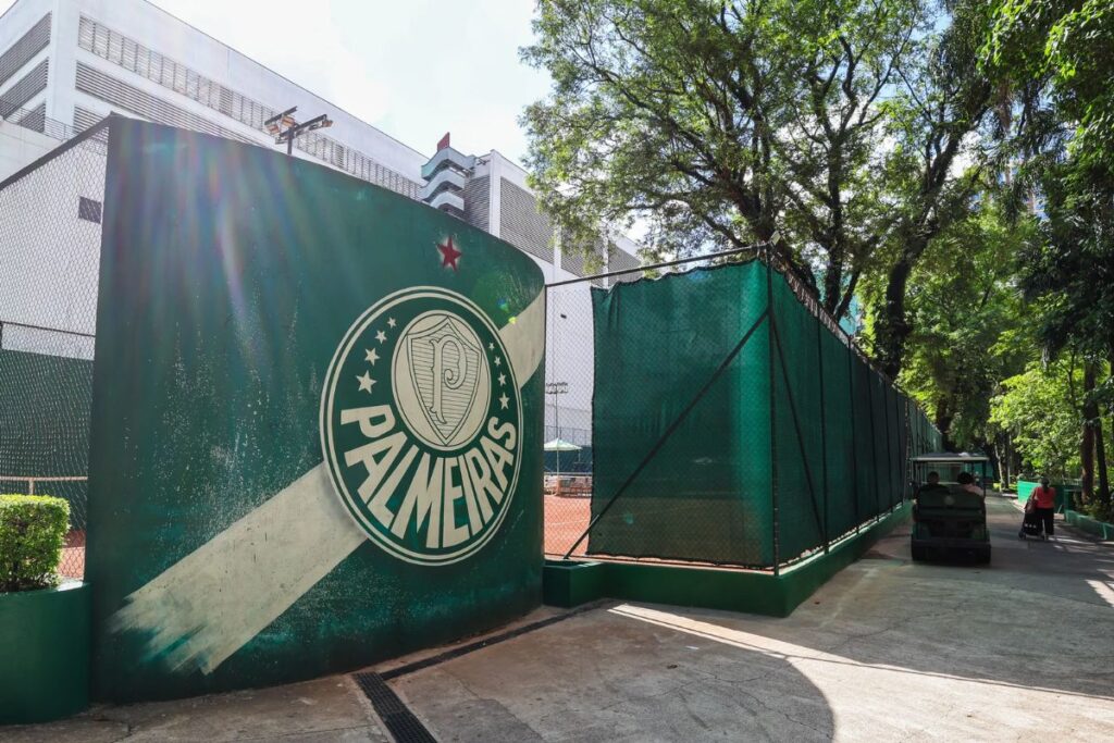 abuso-no-palmeiras:-camera-flagrou-menina-entrando-em-banheiro-masculino