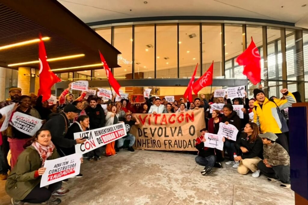 mtst-protesta-na-porta-de-empresas-suspeitas-de-fraude-na-venda-de-his