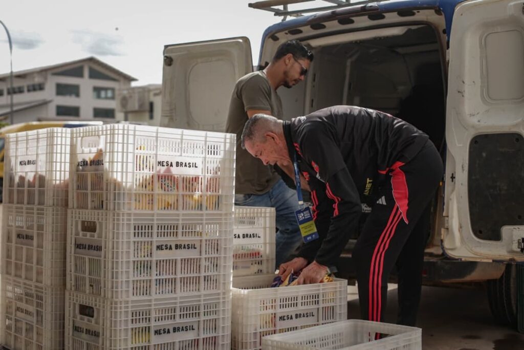 metropoles-endurance-arrecada-e-doa-1,2-tonelada-de-alimentos-em-acao-social