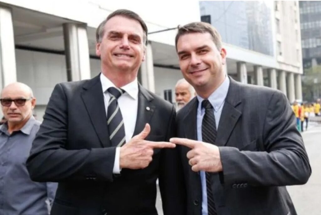 flavio-bolsonaro,-a-copia-malfeita-do-pai-preso