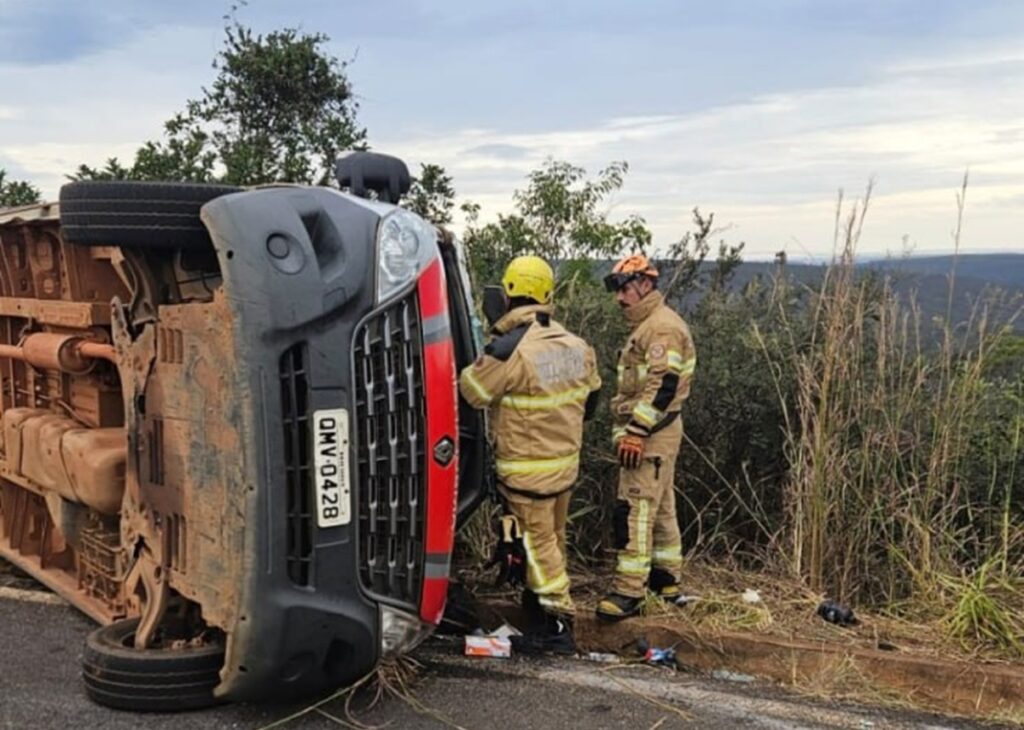 policial-penal-morre-apos-carro-capotar-em-rodovia-do-norte-de-minas