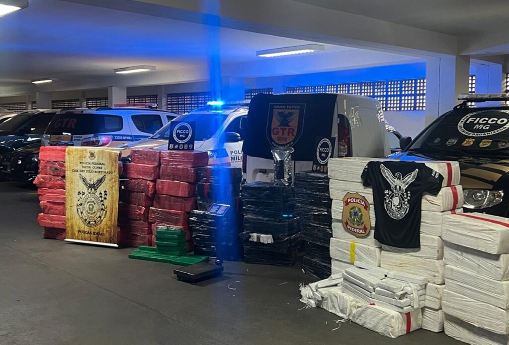 pf-apreende-quase-duas-toneladas-de-maconha-dentro-de-carro-em-mg