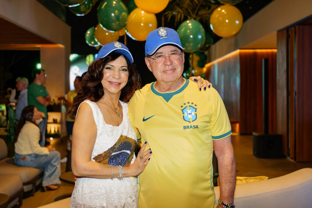 vera-carla-e-eustaquio-silveira-recebem-amigos-para-torcer-pelo-brasil