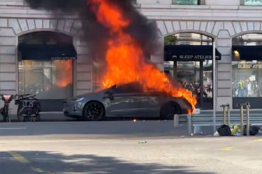 protesto-anti-g7-em-genebra-tem-carro-queimado-e-termina-em-confronto