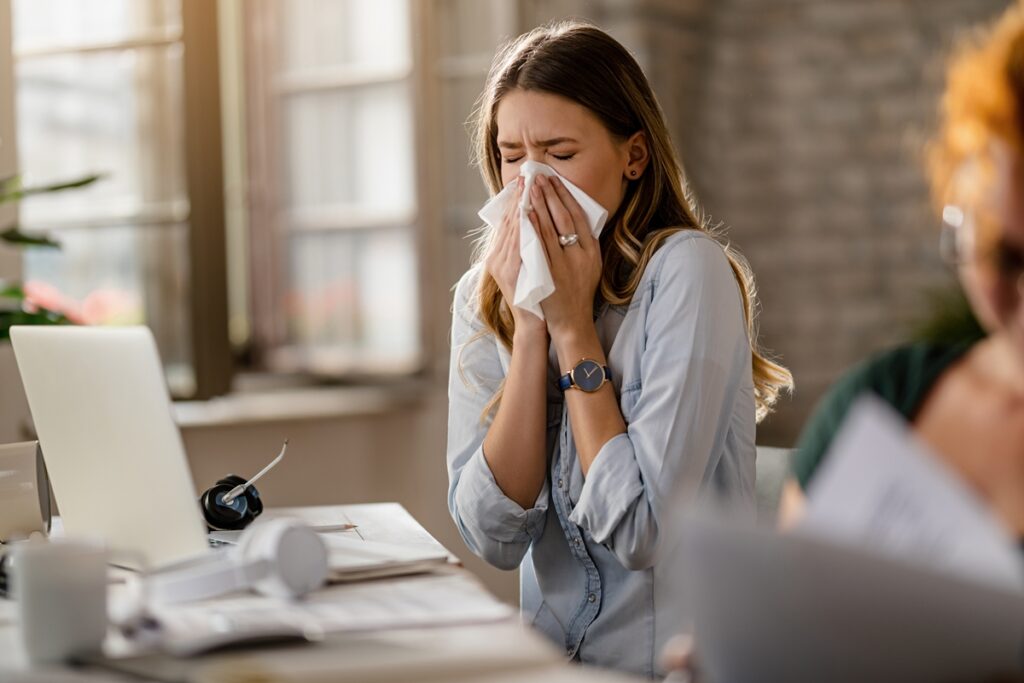 esfriou?-cinco-dicas-para-aliviar-os-sintomas-da-rinite-no-trabalho