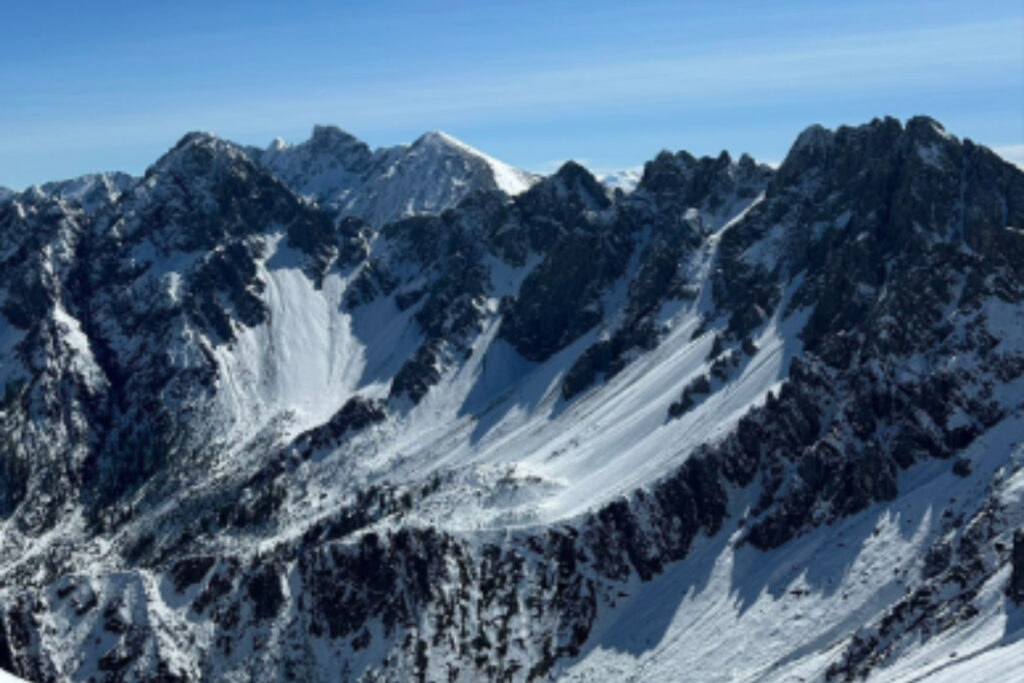 Alpinista morre ao cair de 130 metros em montanha na região da Baviera alpinista-morre-ao-cair-de-130-metros-em-montanha-na-regiao-da-baviera