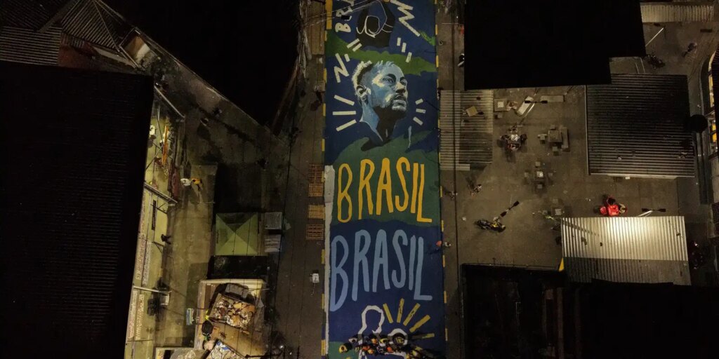 Pintura ressignifica rua marcada por operação letal no Rio de Janeiro pintura-ressignifica-rua-marcada-por-operacao-letal-no-rio-de-janeiro