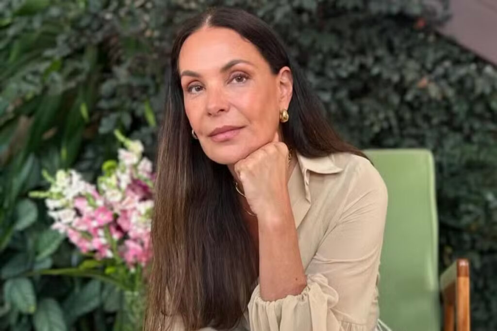 carolina-ferraz-se-revolta-apos-ser-alvo-de-criticas-por-aparencia
