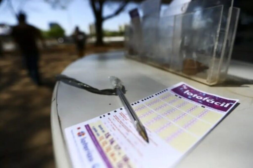 loterias:-confira-dezenas-da-lotofacil-3711,-sorteada-hoje-(15/6)