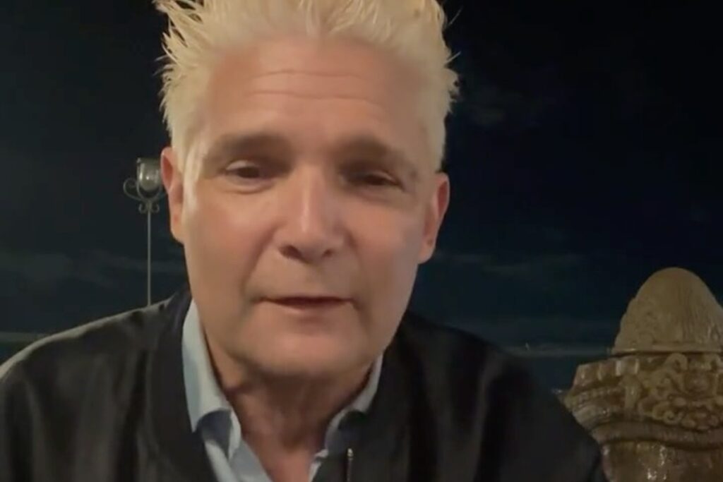 ator-de-goonies,-corey-feldman-passa-mal-em-voo-e-e-levado-ao-hospital