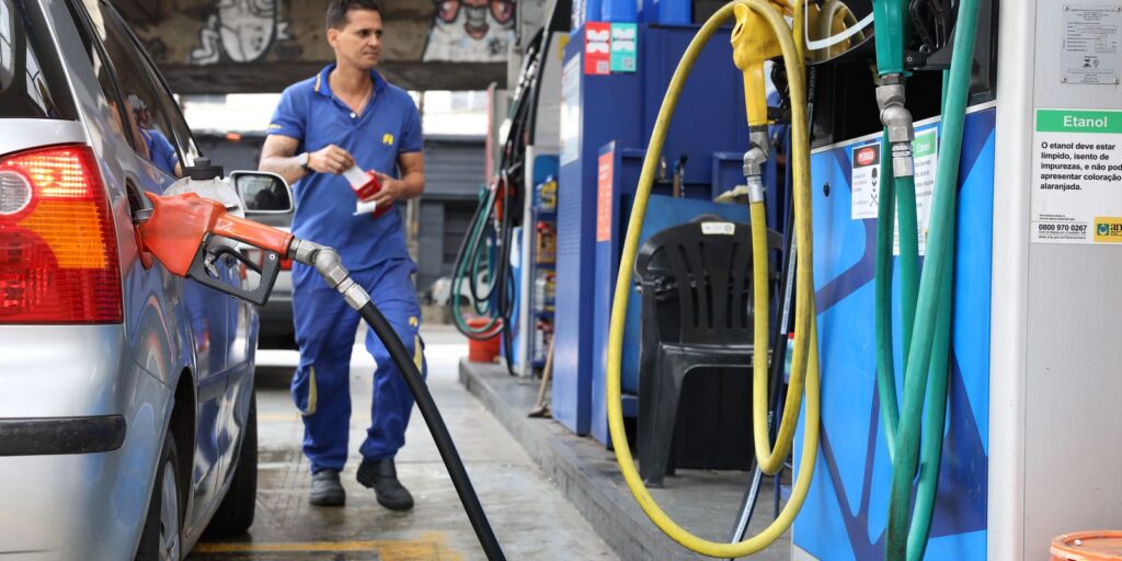 Vendas no comércio recuam 1,5% em abril, impactadas por combustíveis vendas-no-comercio-recuam-1,5%-em-abril,-impactadas-por-combustiveis