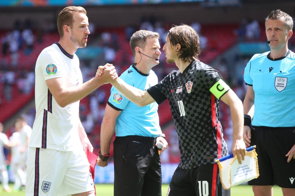 copa:-inglaterra-e-croacia-estreiam-em-duelo-de-favoritos-do-grupo-l