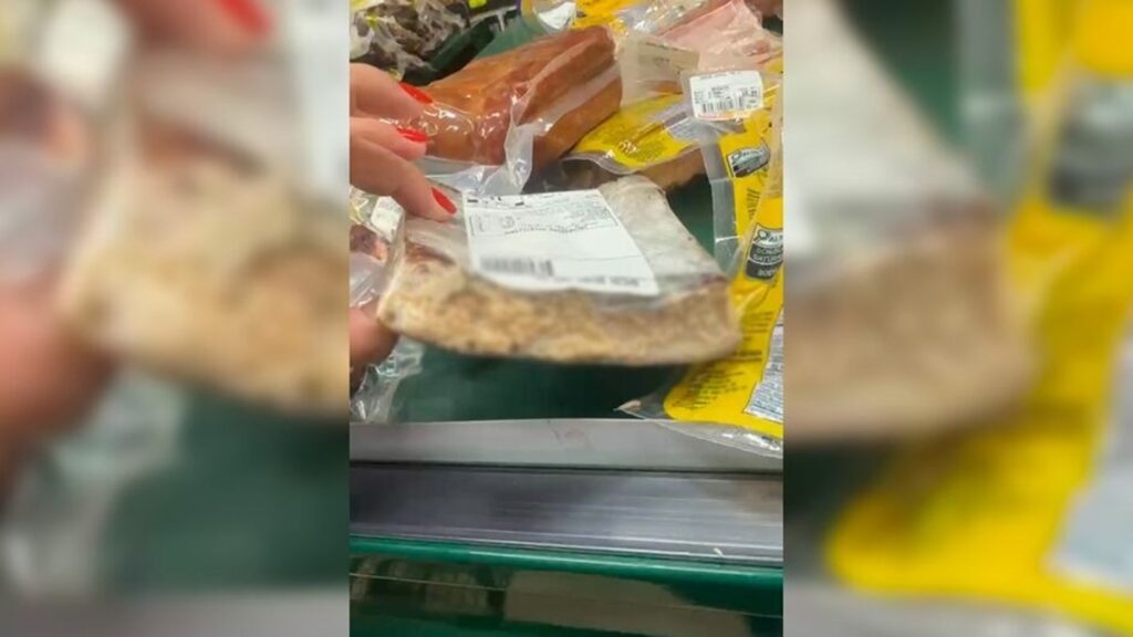 cliente-encontra-bacon-cheio-de-larvas-em-mercado-atacadista-em-ms