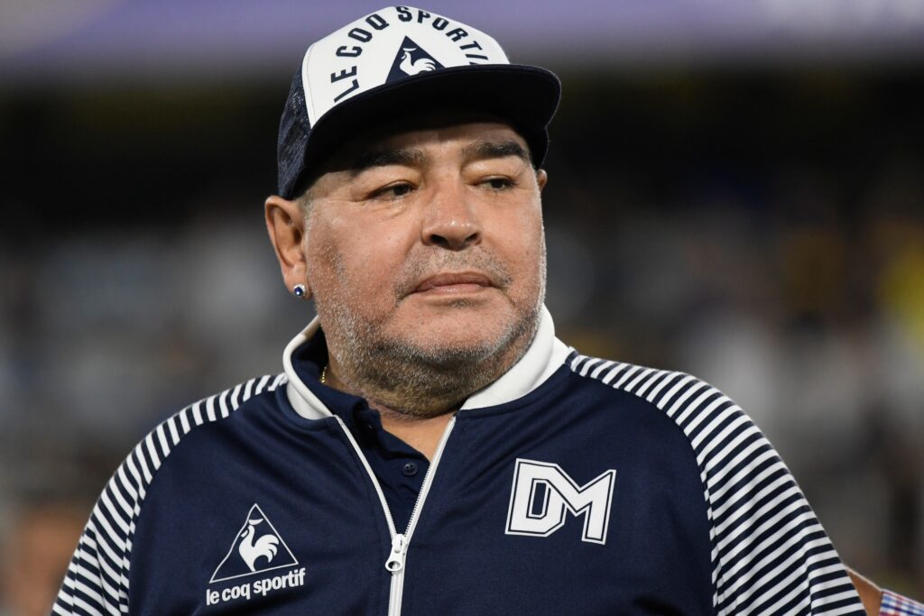 caso-maradona:-secretario-limitava-visita-das-filhas-ao-argentino
