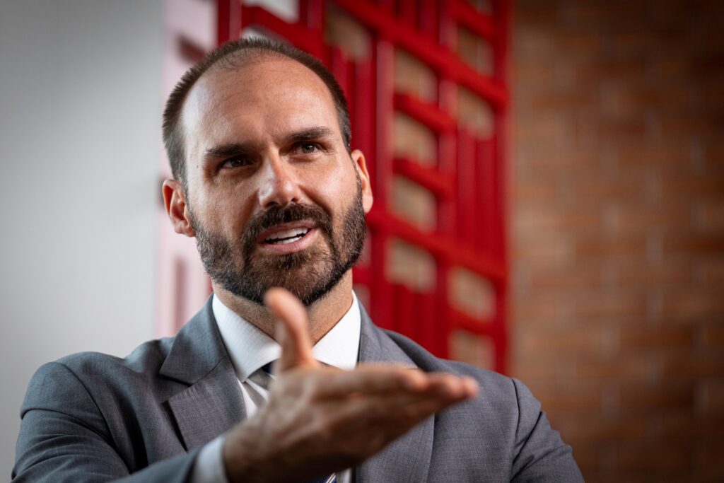 eduardo-bolsonaro-diz-que-moraes-“nao-tem-coragem”-de-enfrentar-trump