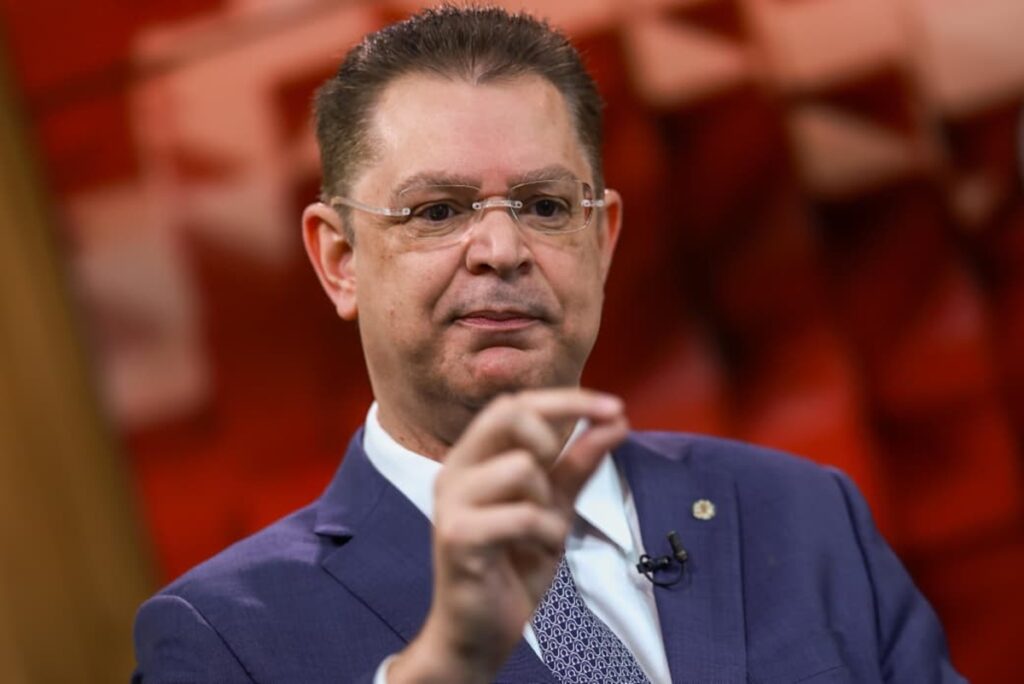 sostenes-cita-“amizade”-e-pede-a-moraes-para-visitar-bolsonaro-em-casa