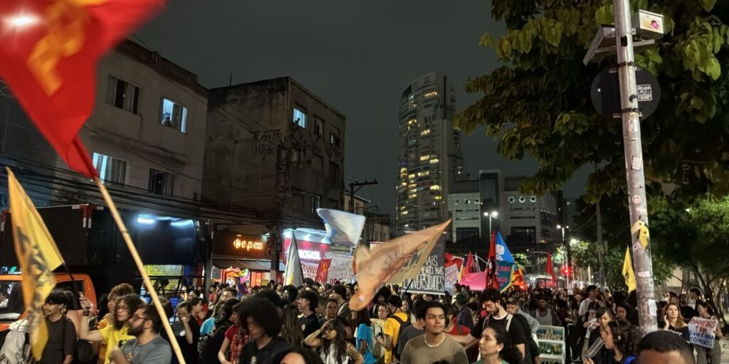 Estudantes protestam contra cortes nas universidades de SP estudantes-protestam-contra-cortes-nas-universidades-de-sp