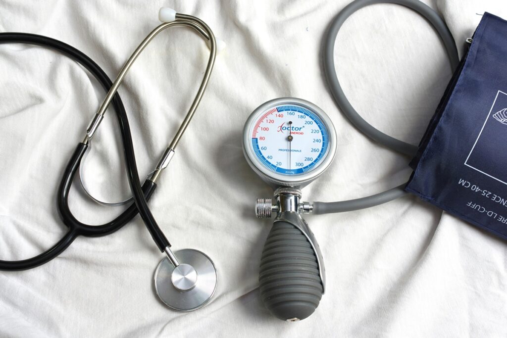 apos-os-60-anos,-e-essencial-medir-a-pressao-arterial-com-frequencia