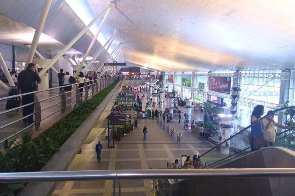 estrangeira-vive-ha-seis-meses-em-aeroporto-de-belem