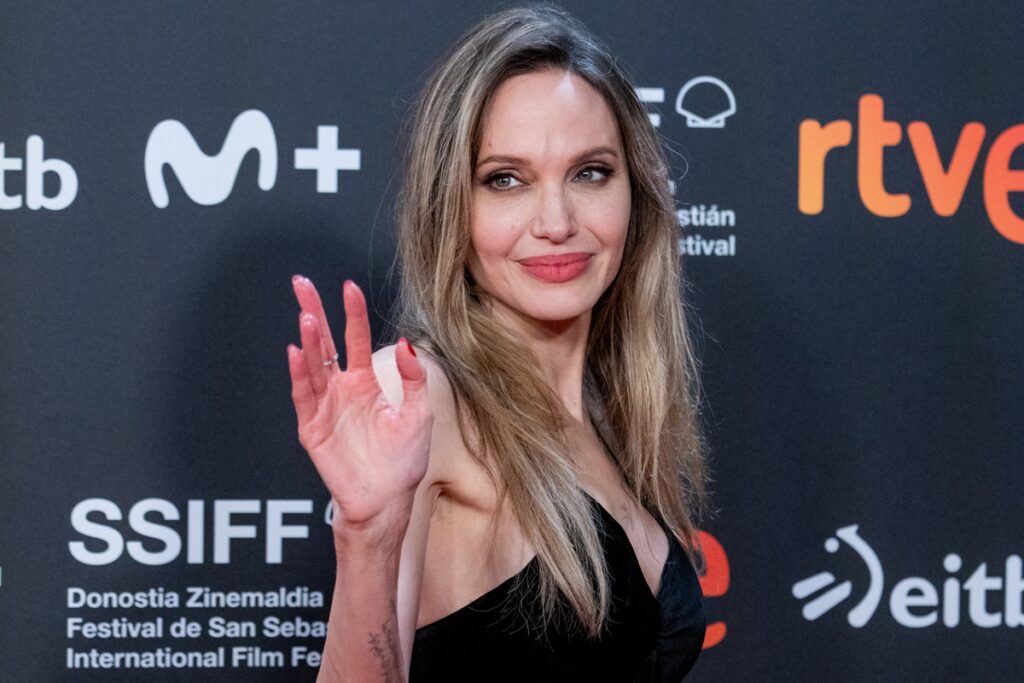 angelina-jolie-diz-que-tempo-de-vida-dela-“esta-se-esgotando”