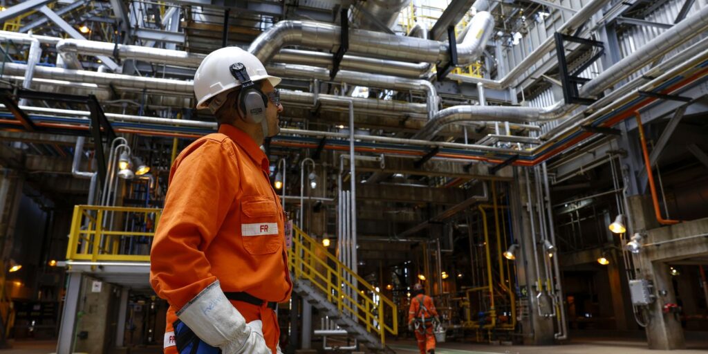 Economia brasileira cresceu 0,1% em abril, estima prévia da FGV economia-brasileira-cresceu-0,1%-em-abril,-estima-previa-da-fgv