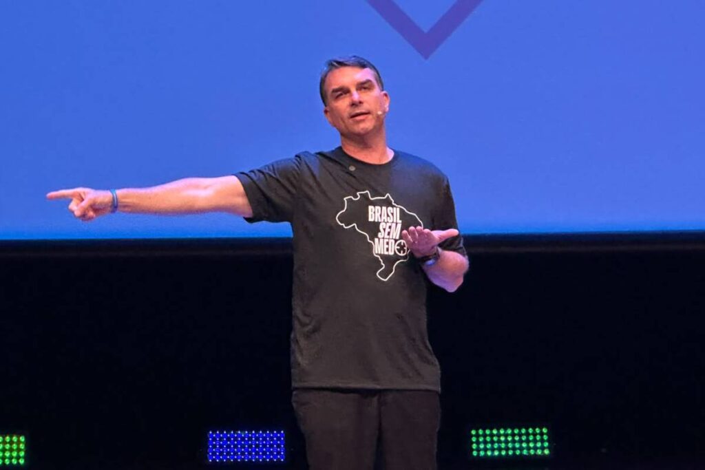 flavio-bolsonaro-defende-tratar-milicias-como-organizacoes-terroristas