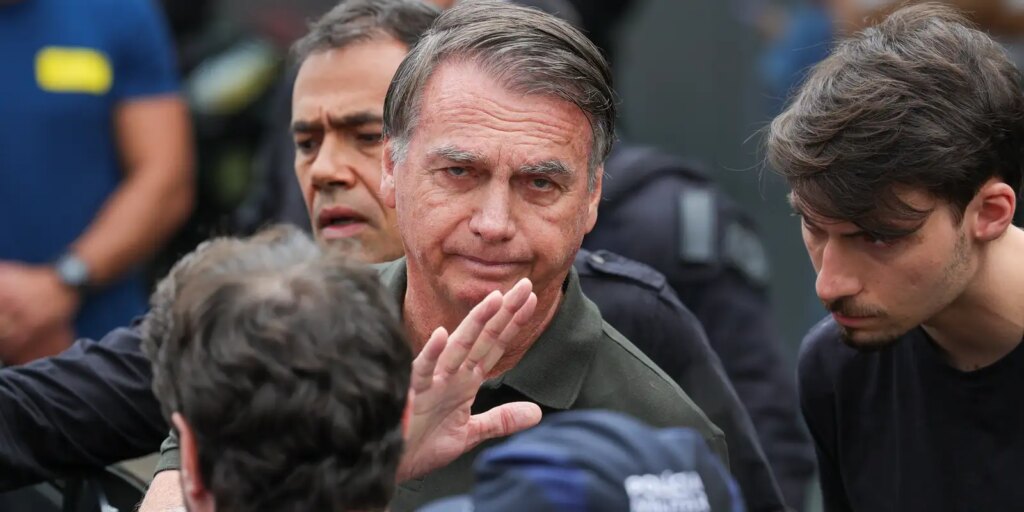 Delegado pede ao STF para ouvir Bolsonaro sobre arma apreendida delegado-pede-ao-stf-para-ouvir-bolsonaro-sobre-arma-apreendida