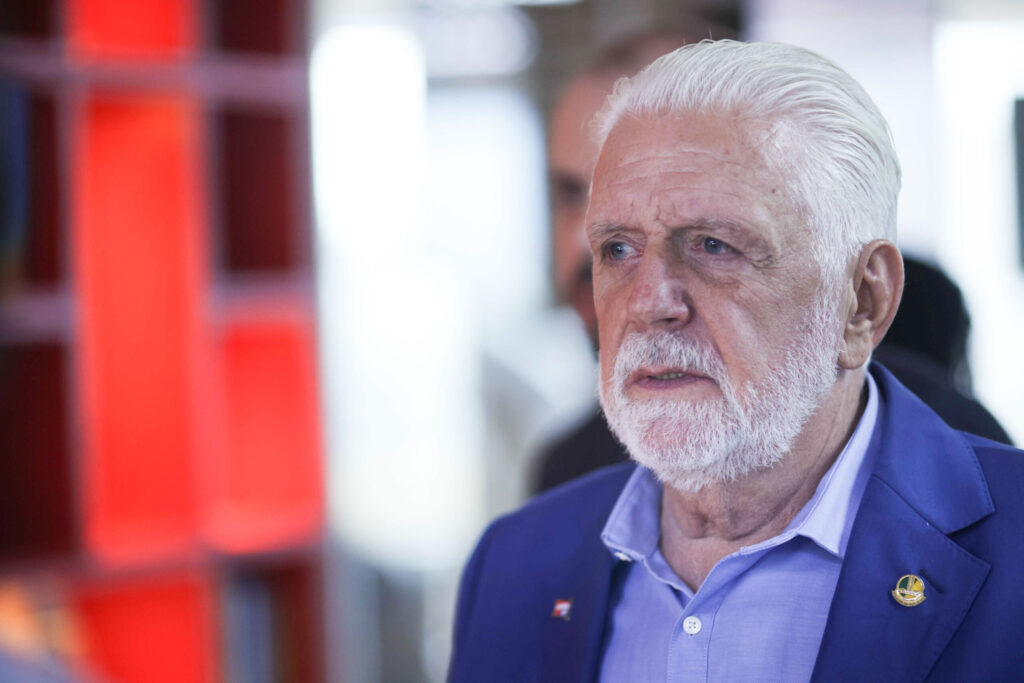 jaques-wagner-diz-que-recebeu-ligacao-de-lula-apos-operacao-da-pf