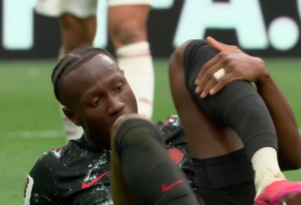 jogador-do-canada-quebra-a-perna-em-lance-contra-o-catar-na-copa