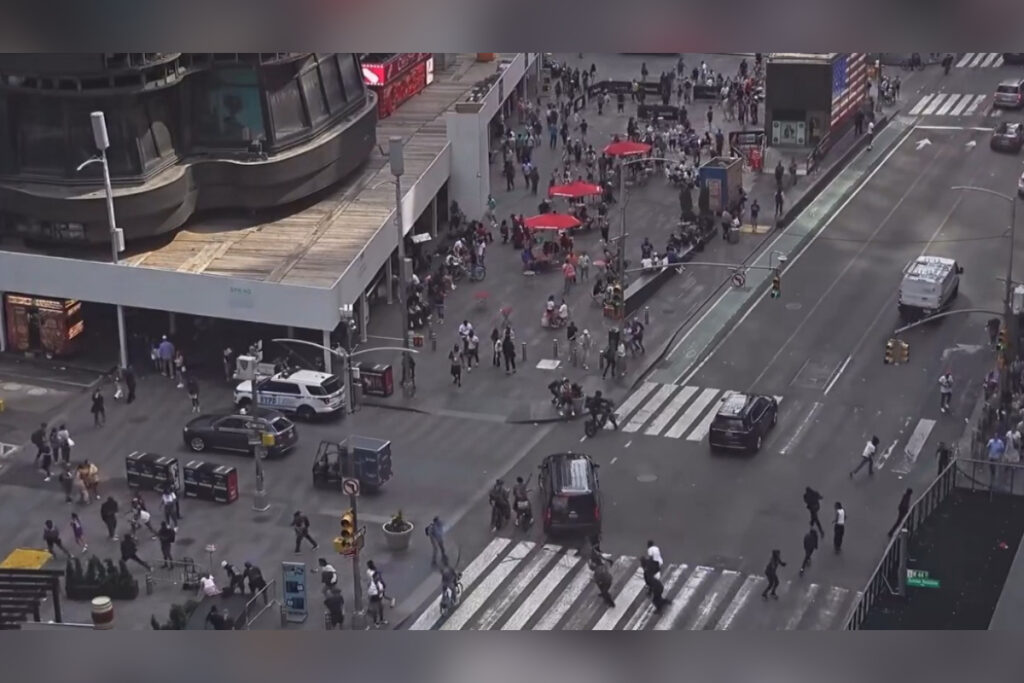 tiros-sao-ouvidos-na-times-square-e-provocam-correria-em-nova-york