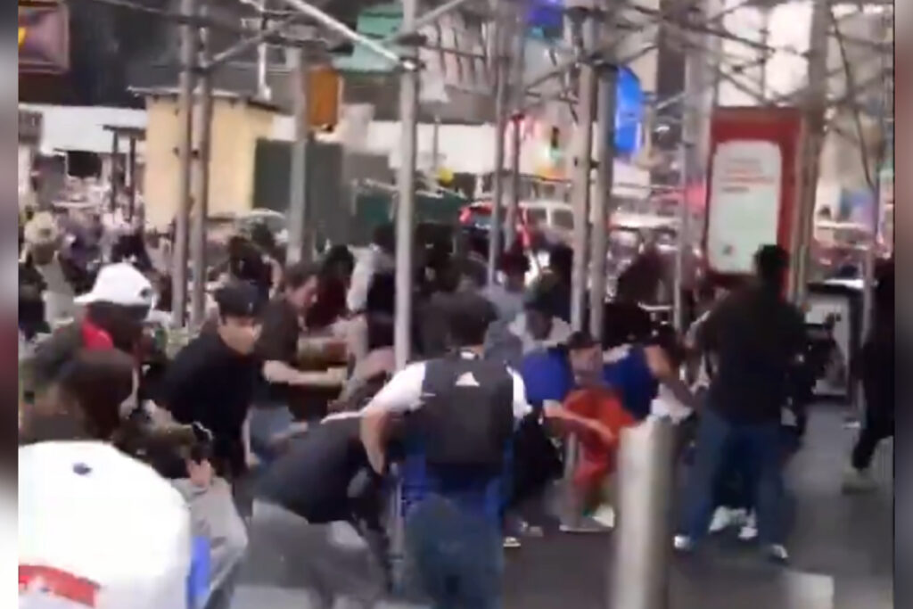 video-mostra-momento-em-que-tiros-sao-ouvidos-na-times-square,-em-ny