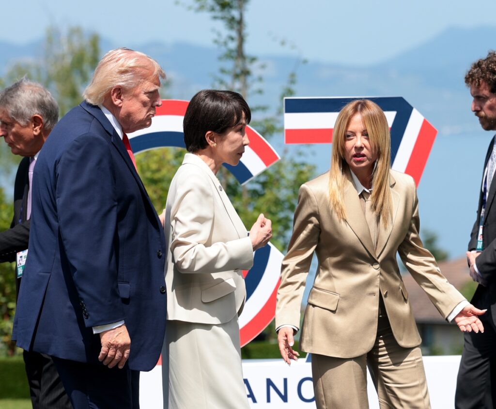 trump-afirma-que-giorgia-meloni-teria-“implorado”-por-foto-com-ele